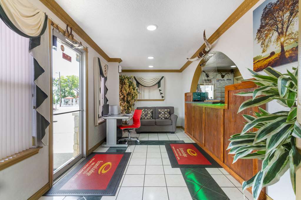 Econo Lodge Inn & Suites Near Lackland AFB - photo 10