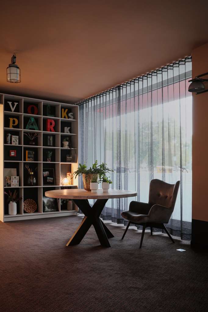 Meeting area foyer detail