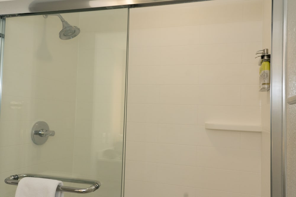 Holiday Inn Express Hotel & Suites Madison by IHG - photo 12