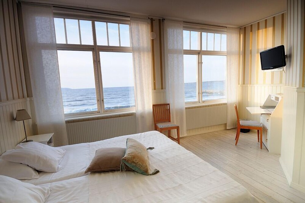 Klitterhus Havsbadshotell — Aengelholm — photo 2