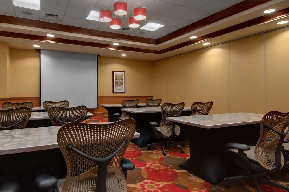 Hilton Garden Inn Milwaukee Airport - photo 49