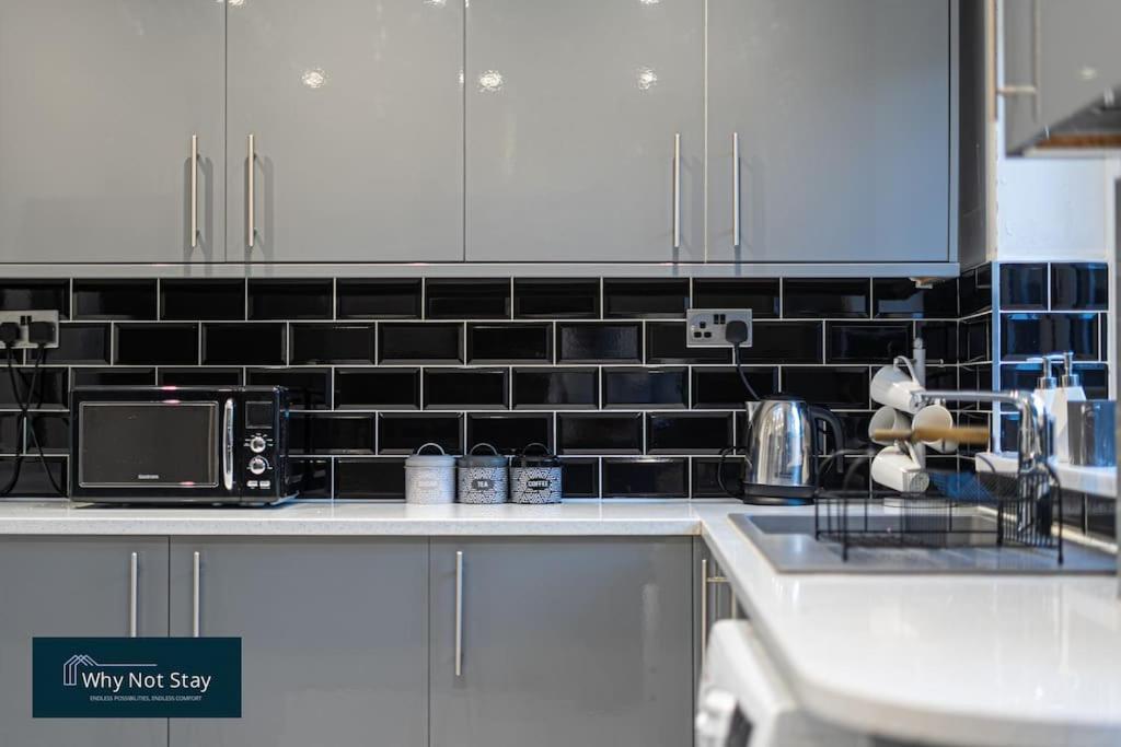 Modern 5 Bedroom Home in Reading