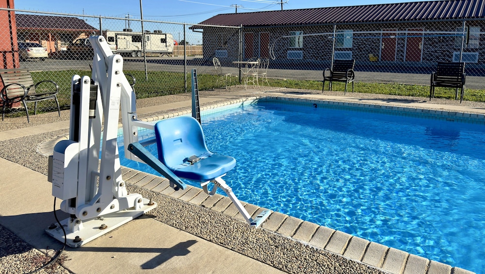 Regency Inn Hondo - photo 20