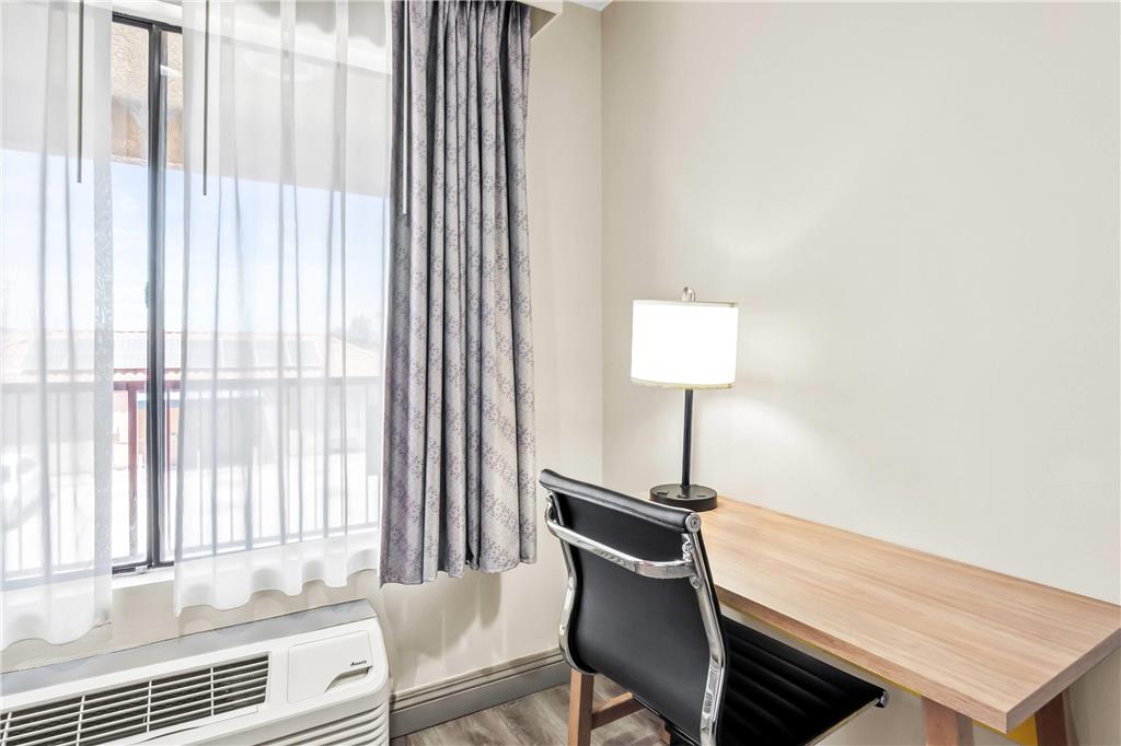 Days Inn by Wyndham Fontana Rialto - photo 28