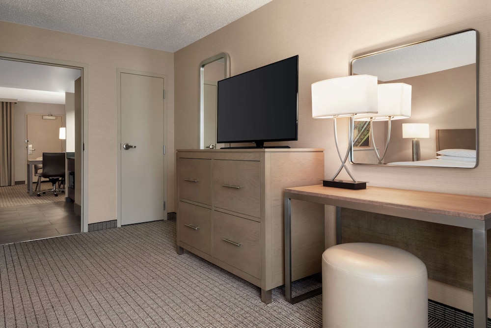 Embassy Suites by Hilton Cleveland Rockside - photo 8