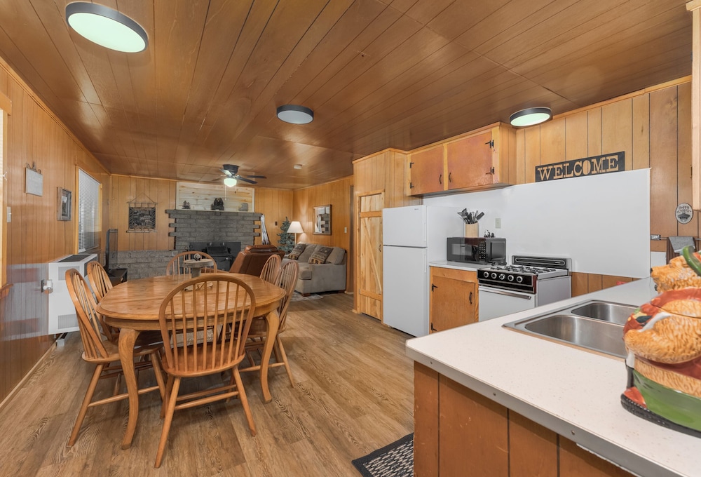 Bear Paw Lodge & Vacation Homes - photo 28