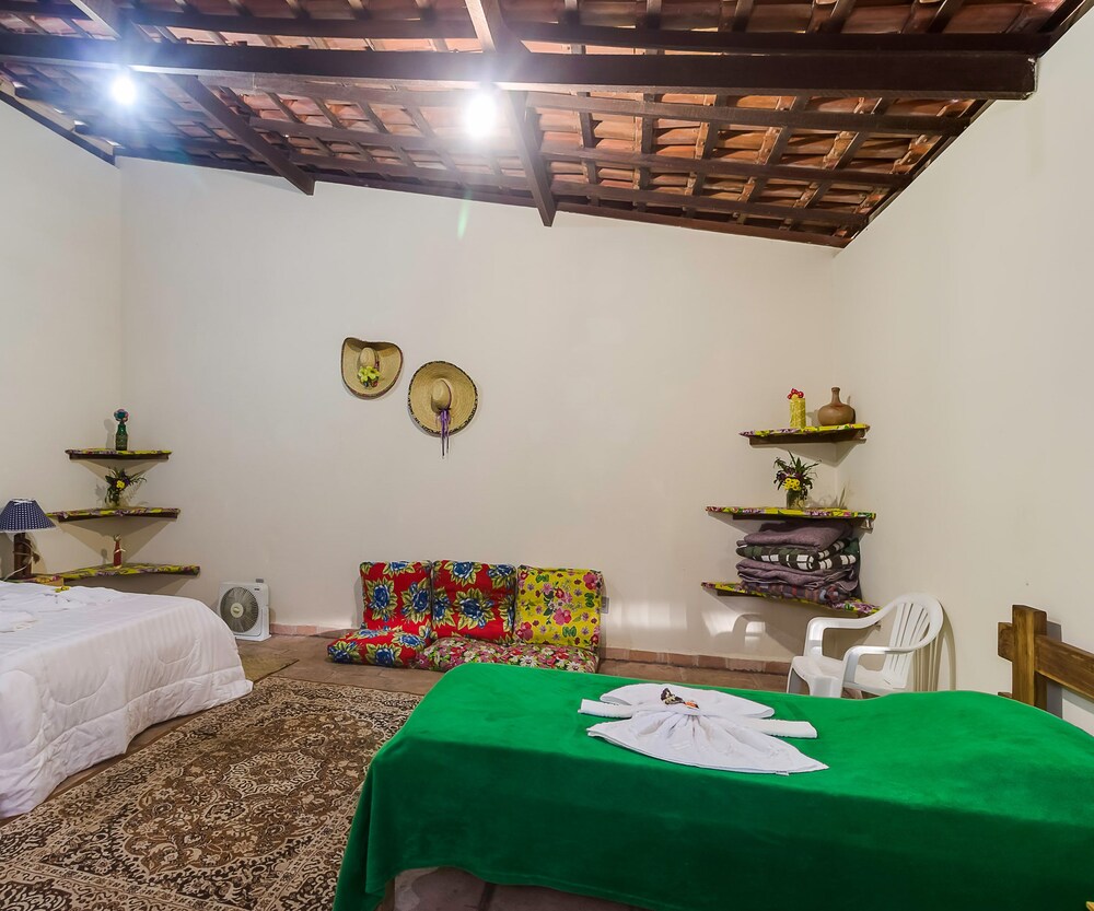 Espaço Vaidya Pousada Hostel in Santa Cruz Das Palmeiras, Brasil