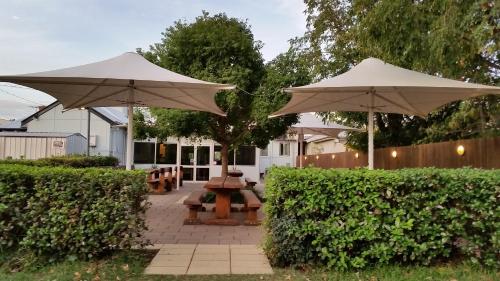Kootingal Hotel - carbon neutral hotel in Kootingal