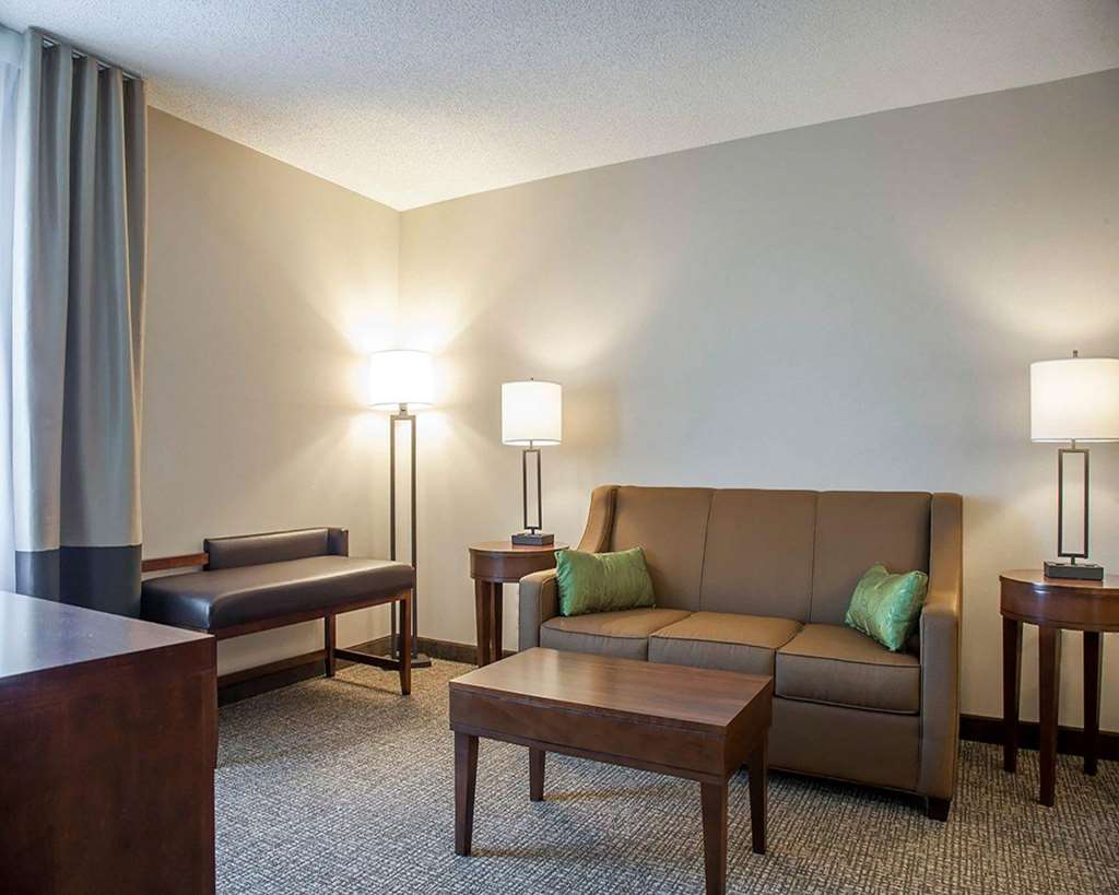 Comfort Suites West Warwick Providence - photo 17