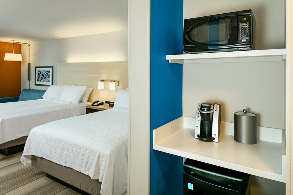 Holiday Inn Express & Suites Medford by IHG - photo 11