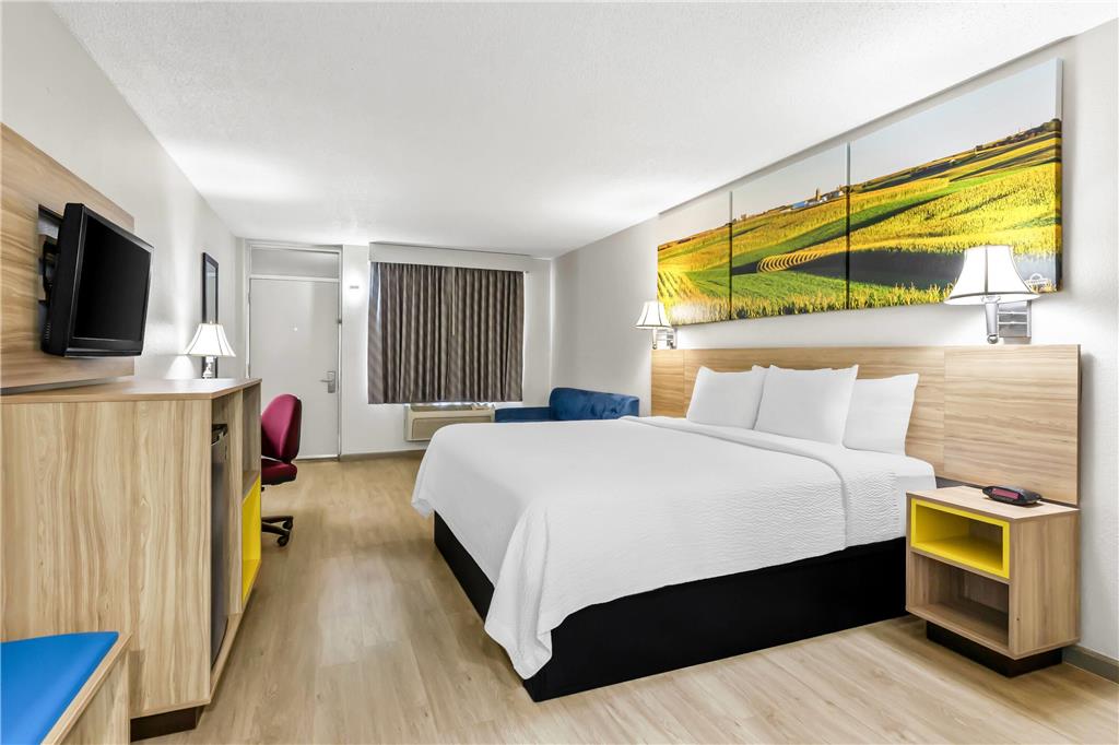 Days Inn by Wyndham Salina South - photo 26