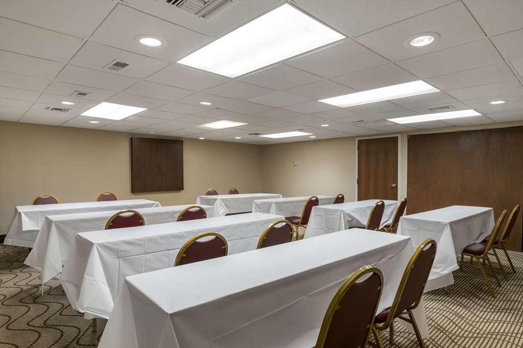 Comfort Inn & Suites Indianapolis Northwest College Park - photo 32