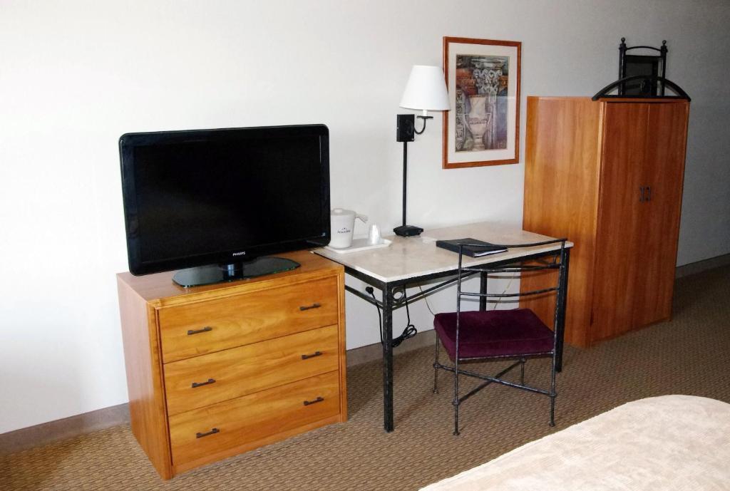 Red Lion Inn & Suites Grimes - photo 8