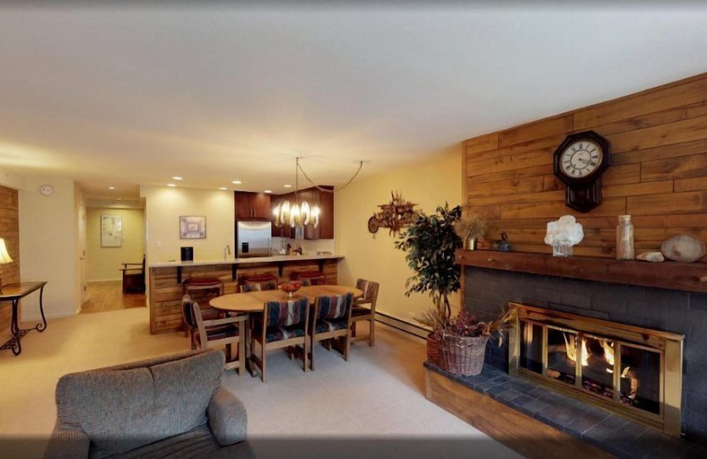1 Bedroom Boutique Resort Condo With Hot Tub Access and Within Walking Distance to the Eagle Bahn Gondola - photo 3