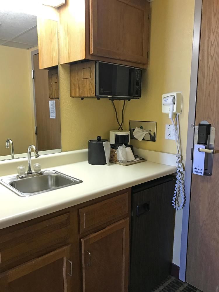 Americas Best Value Inn Bell Tower - photo 34