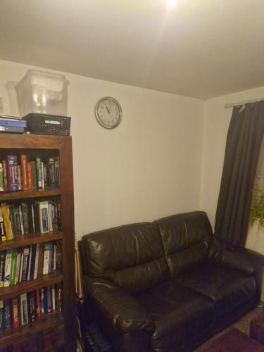 Lovely One Bedroom Flat With Free Off Road Parking 21157779 — Norton