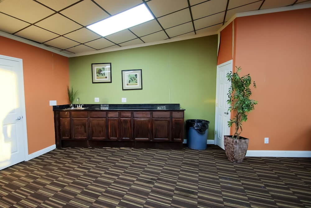 Cypress Inn & Suites Washington by OYO - photo 35