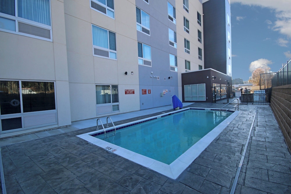 TownePlace Suites by Marriott Greensboro Coliseum Area - photo 18