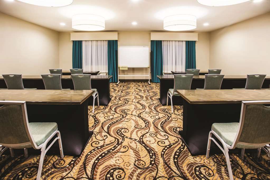 La Quinta Inn & Suites by Wyndham Evansville - photo 30