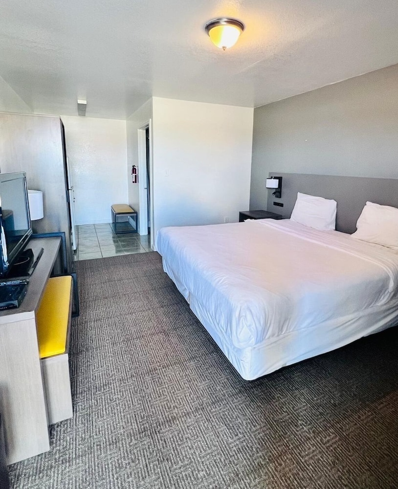 OYO Garden Inn and Suites Pearsall I 35 East - photo 7