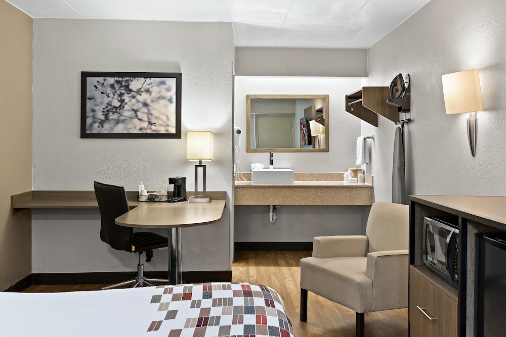 Red Roof Inn Cleveland Independence - photo 24