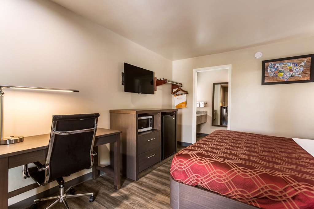 Econo Lodge Inn & Suites Murfreesboro Shopping District - photo 24