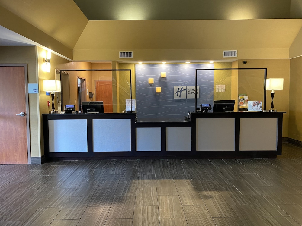 Holiday Inn Express Hotel & Suites Edmond by IHG - photo 4