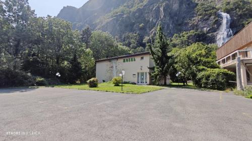 La Cascade - carbon neutral hotel in Vernayaz