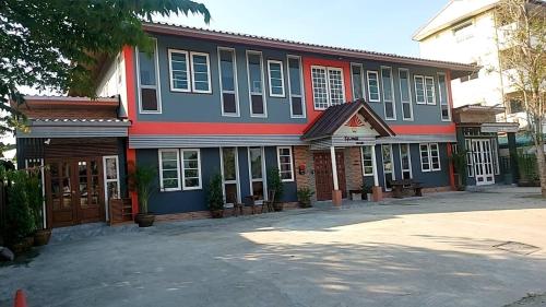 Kp. เพลส หลวงแพ่ง — 4-Star Luxury Hotel in Bang Bo, Thailand