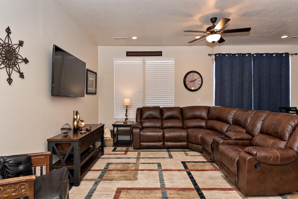 Lovell's Loft Villa 4 — 4-Star Luxury Hotel in Ivins, United States