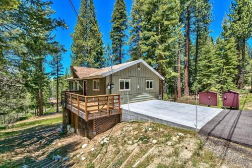 Bear Haus Sledding At Cabin Forest Views Foosball — 4-Star Luxury Hotel in South Lake Tahoe, United States