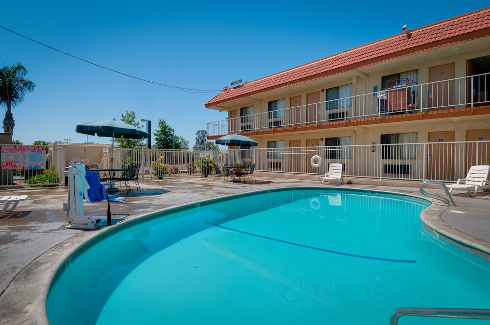 Vagabond Inn Bakersfield North - photo 20