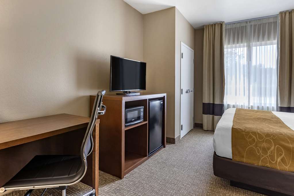 Comfort Suites Coralville I 80 - photo 8