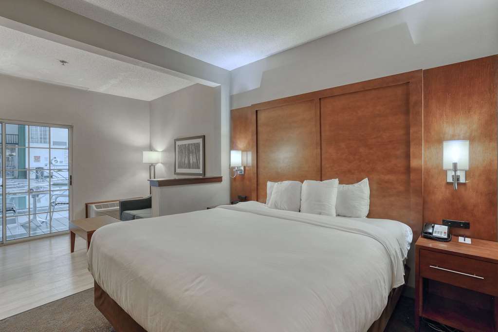 Comfort Suites Appleton Airport - photo 20