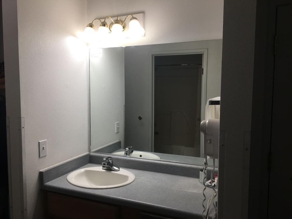 Quality Inn Carlin - photo 13