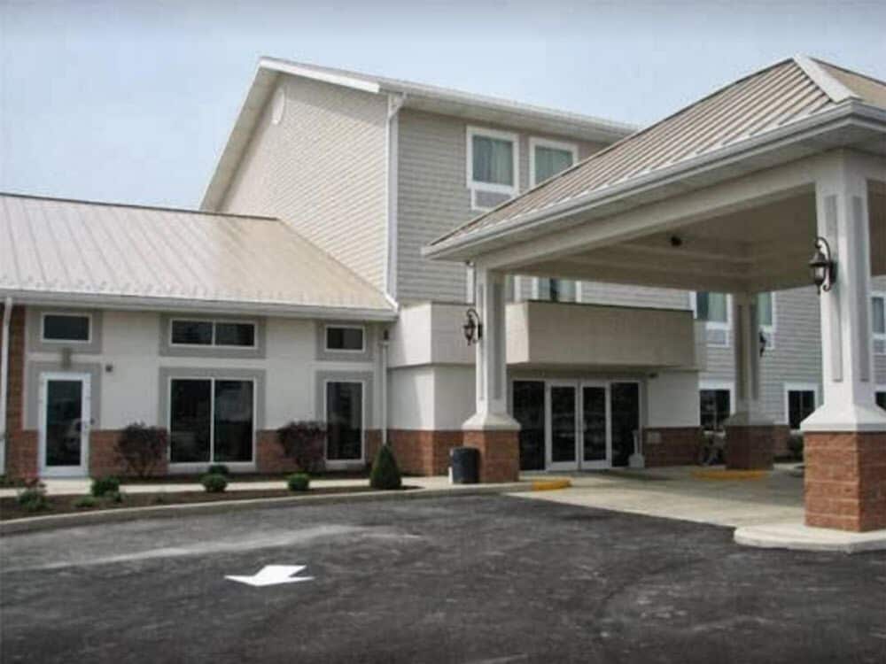 Randolph Inn and Suites - photo 36