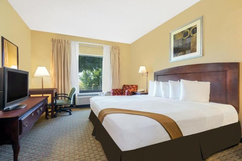 McPherson Inn By Oyo; I 135 - photo 16