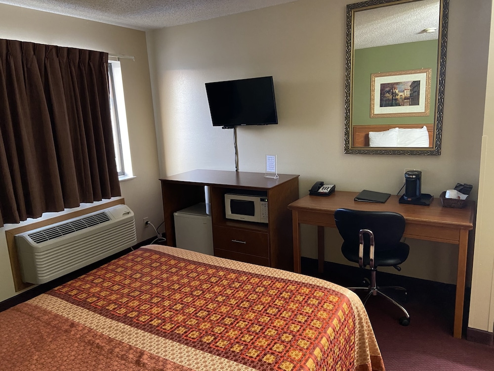 Heartland Hotel and Suites - photo 6