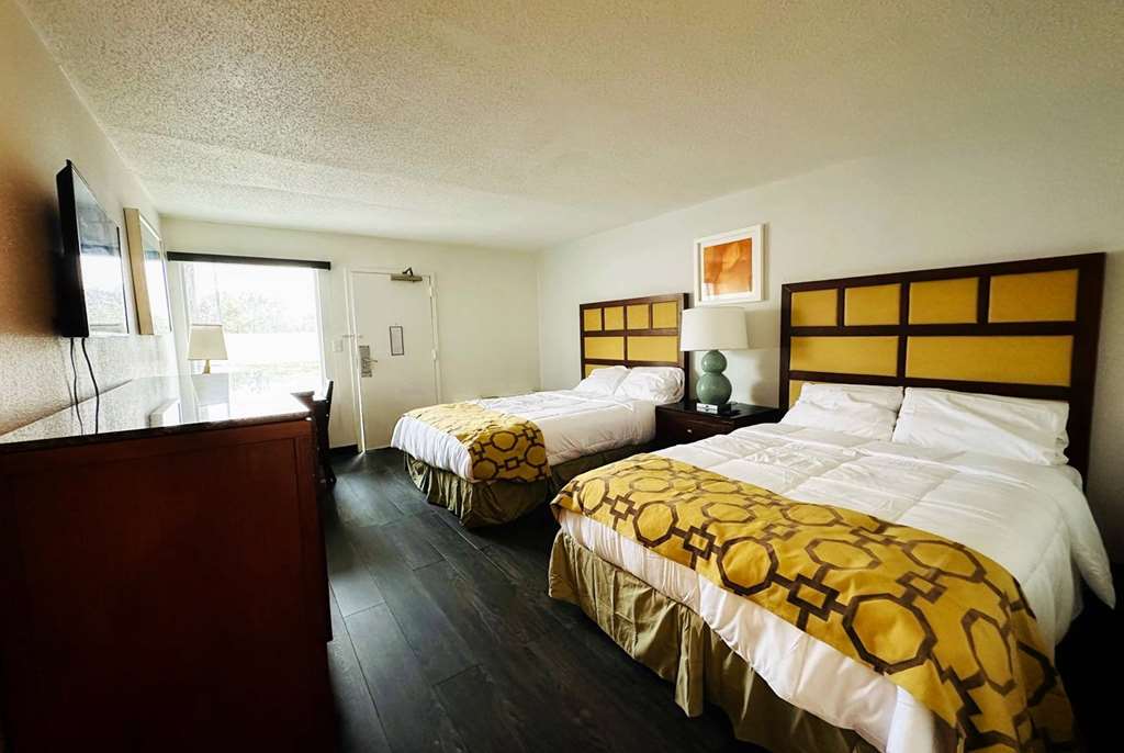 Baymont Inn and Suites by Wyndham Columbus Near OSU - photo 68