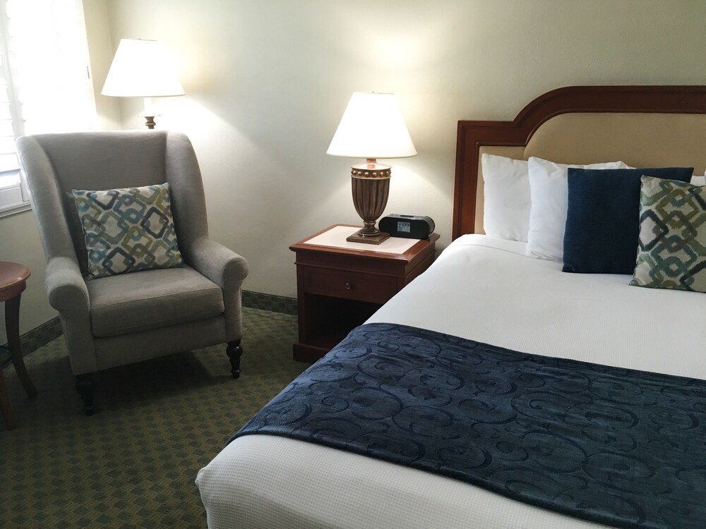 La Avenida Inn - photo 17