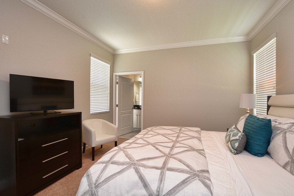 Ohana at Paradise Palms: Resort Townhome W Pool 5 Bedroom Townhouse - photo 28
