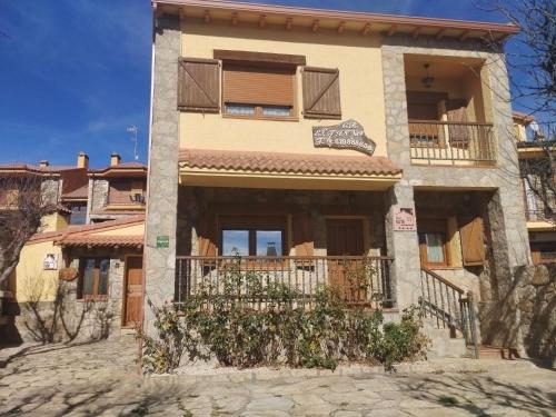 Tinao de Gredos — 4-Star Luxury Hotel in Navarredonda De Gredos, Spain
