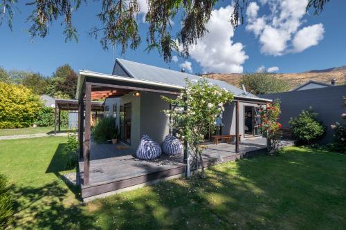 Haven on Heuchan Wanaka Holiday Home — 4-Star Luxury Hotel in Wanaka, New Zealand