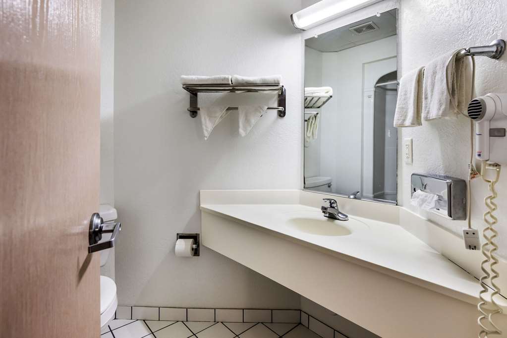 Econo Lodge Morristown - photo 15