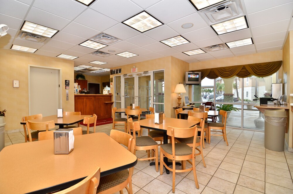 Econo Lodge Valdosta - photo 29