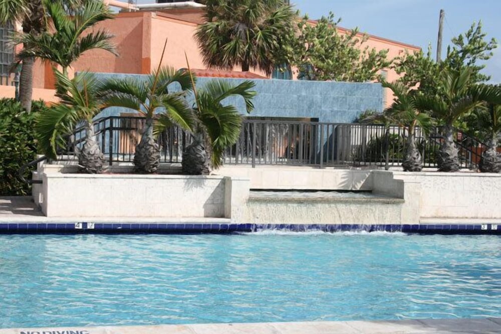 Hollywood Beach Resort Stylish Large Studio - photo 10
