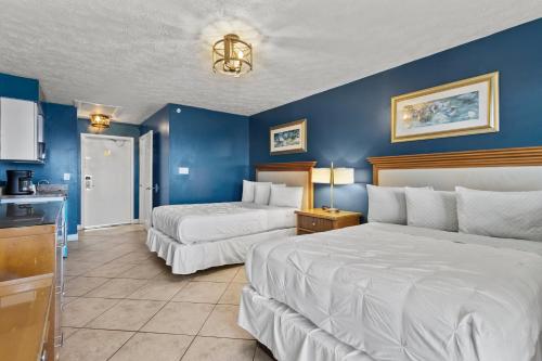 Ocean View Hotel Room with Balcony 2 Full Beds #22 in Fort Pierce, United States