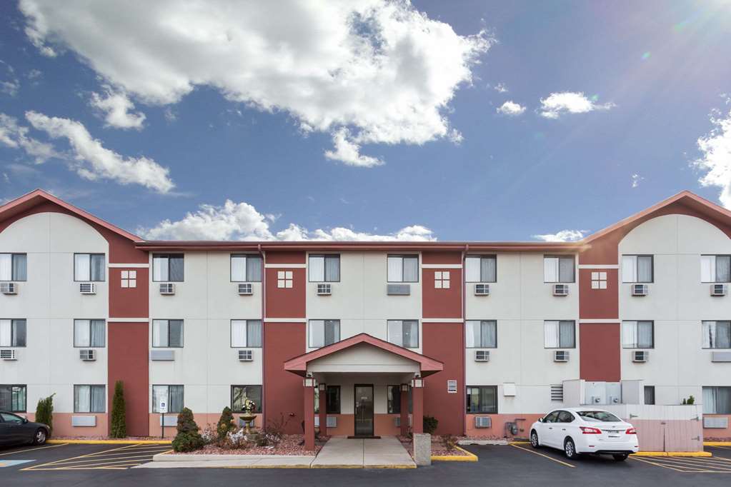 Super 8 by Wyndham Mundelein Libertyville Area - featured photo