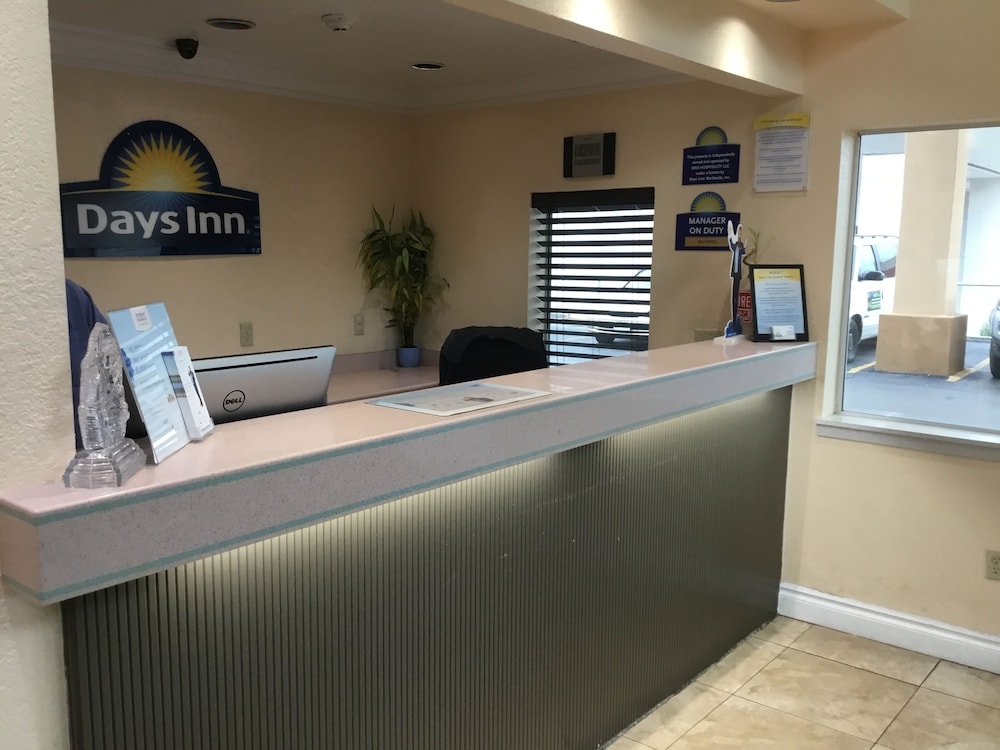 Days Inn by Wyndham San Antonio Airport - photo 7