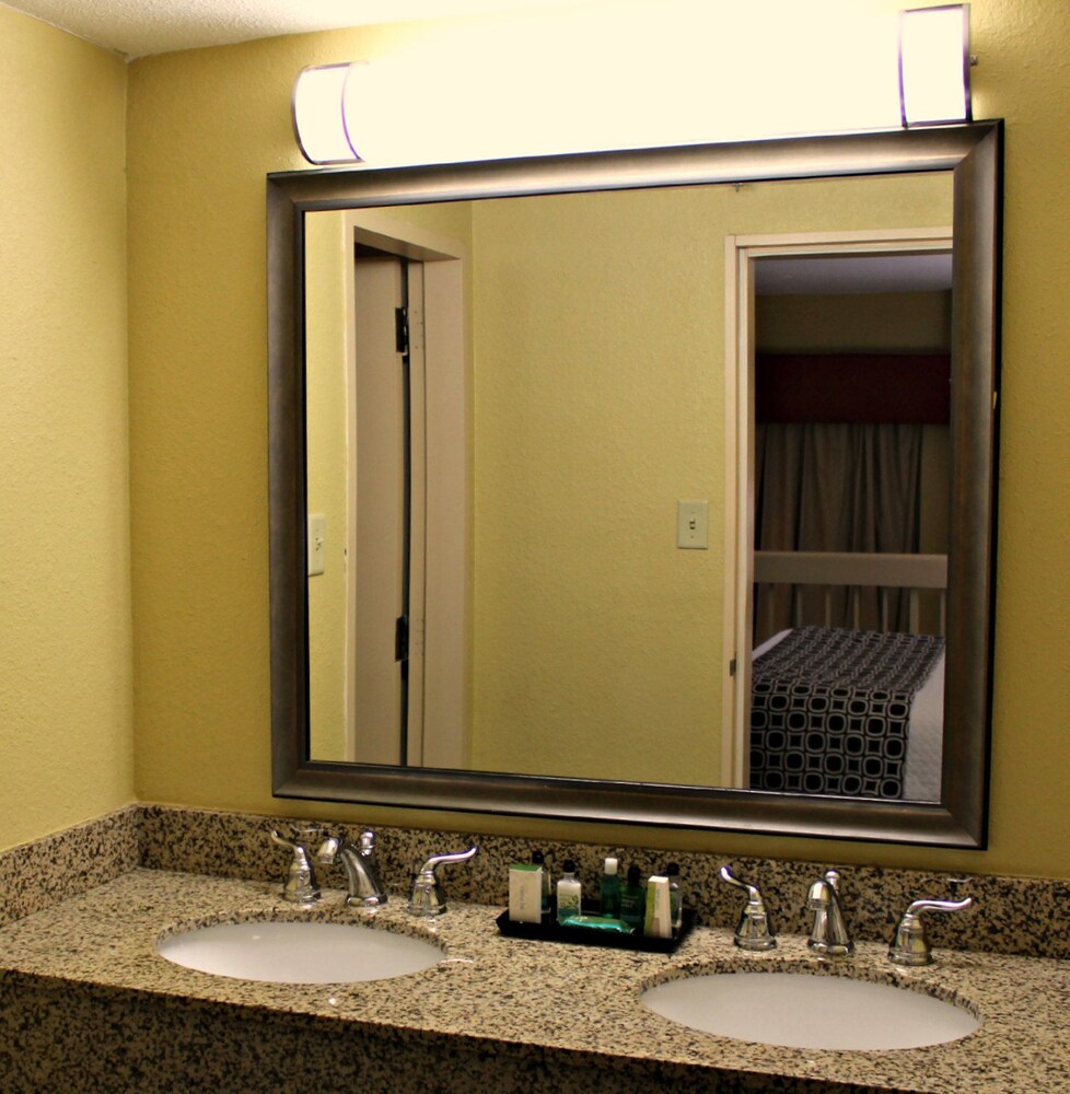 Hotel Elegante Conference & Event Center Colorado Springs - photo 13